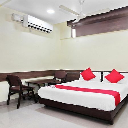 Oyo 30537 Hotel Megharaj Bijapur  Ngoại thất bức ảnh