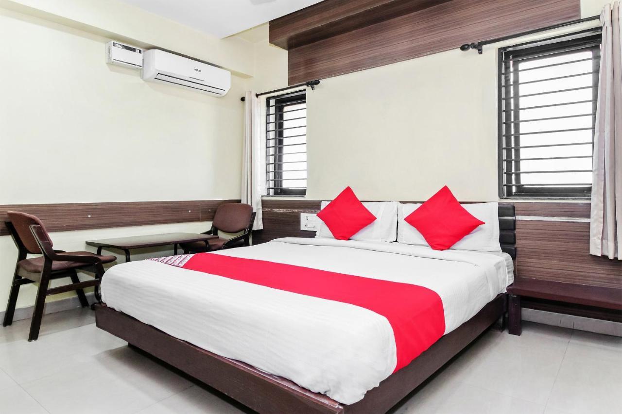 Oyo 30537 Hotel Megharaj Bijapur  Ngoại thất bức ảnh