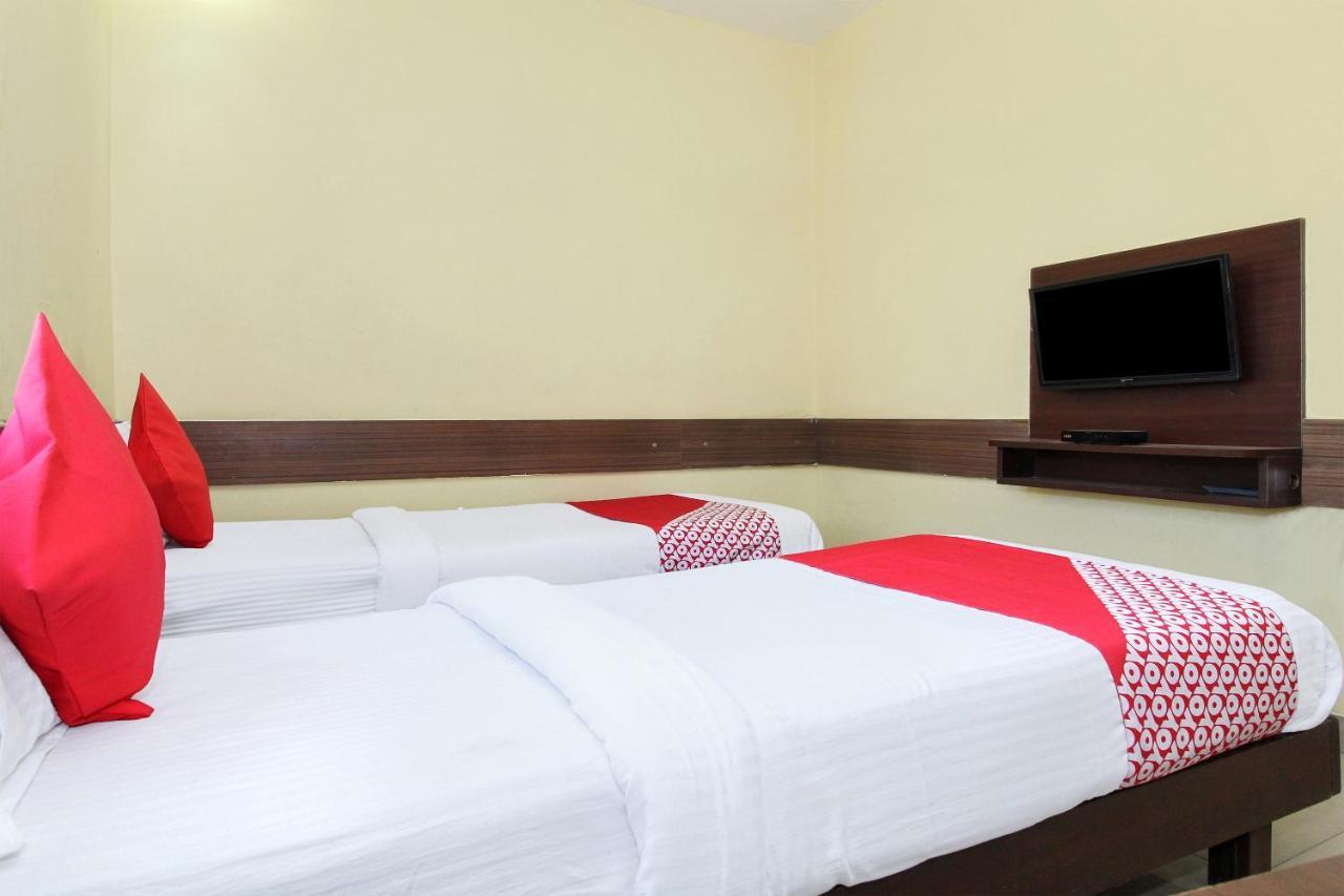 Oyo 30537 Hotel Megharaj Bijapur  Ngoại thất bức ảnh