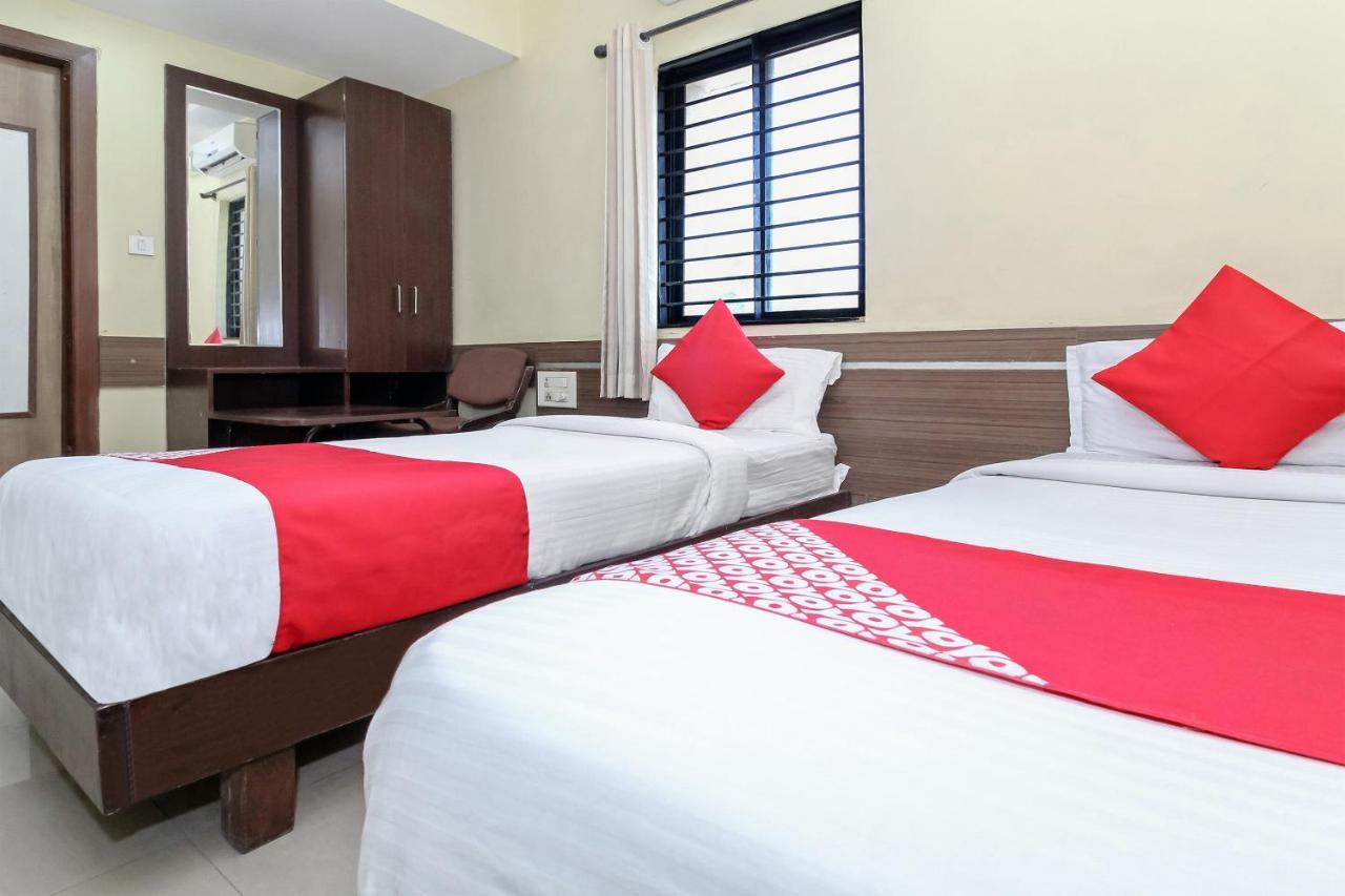 Oyo 30537 Hotel Megharaj Bijapur  Ngoại thất bức ảnh